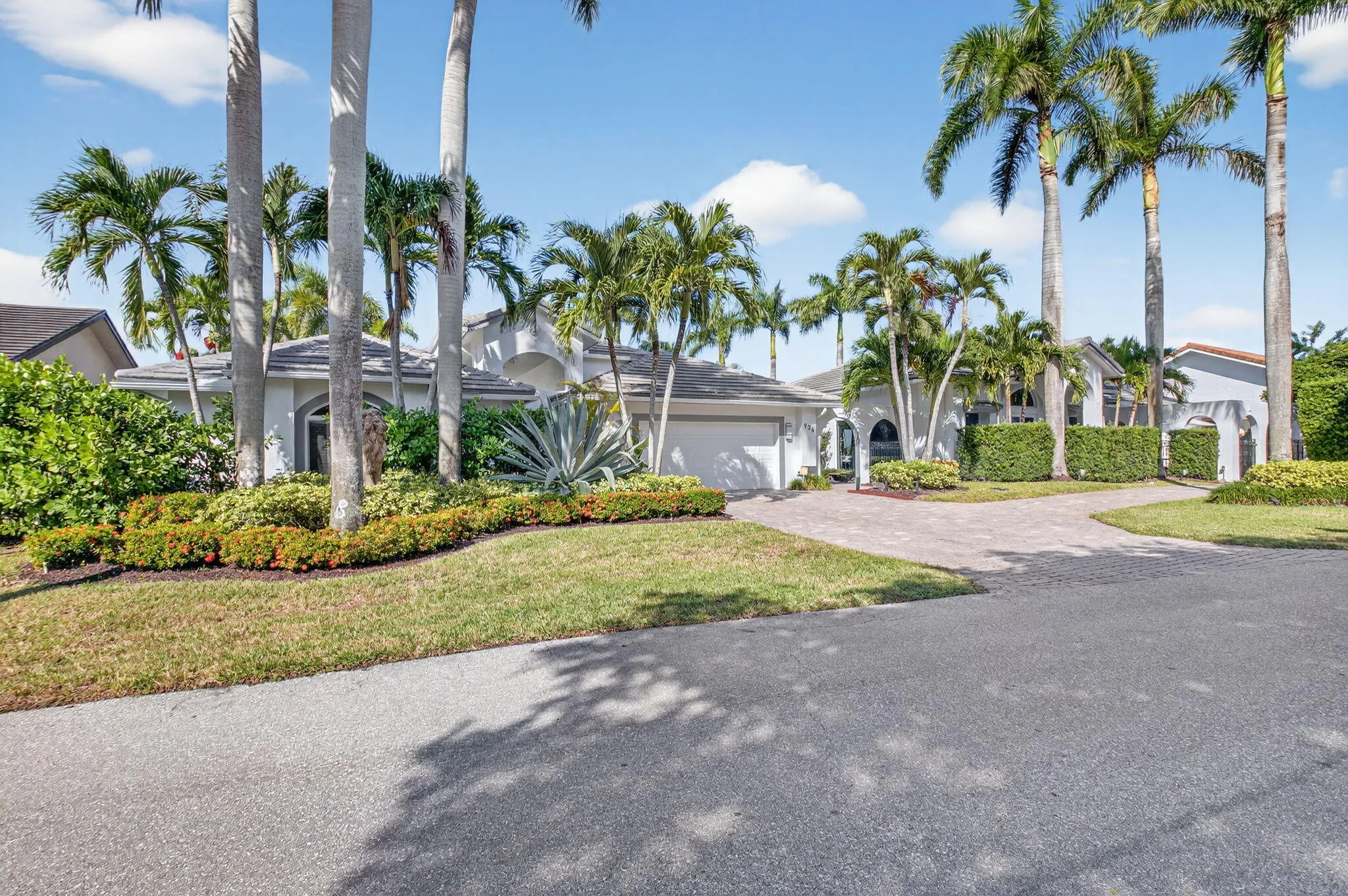 Total 6,100sf with over 4,700sf under air on one level