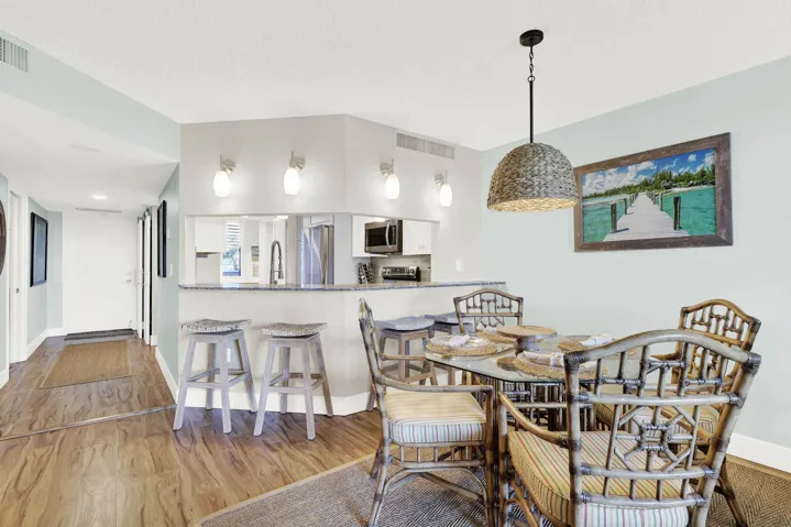 018_-_Living_Area_6