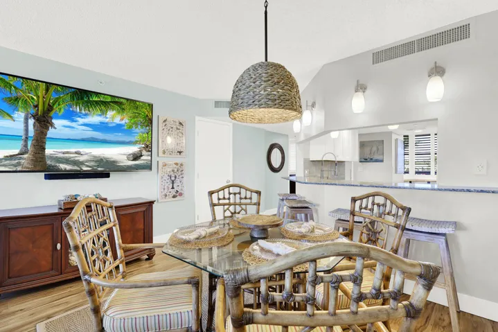 020_-_Living_Area_8