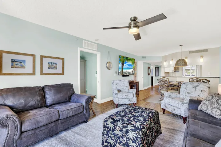 017_-_Living_Area_5