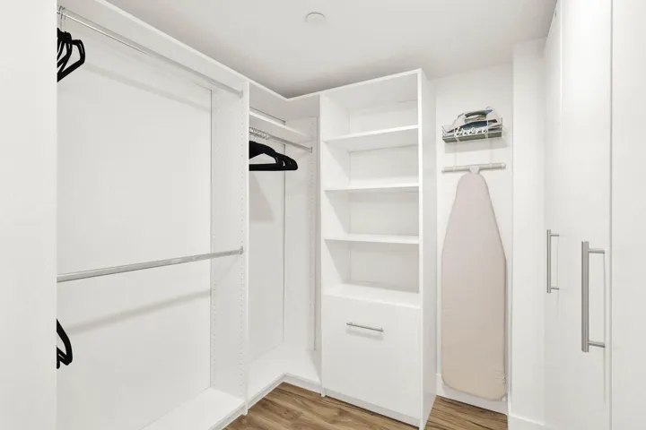 032_-_Primary_BR_Closet