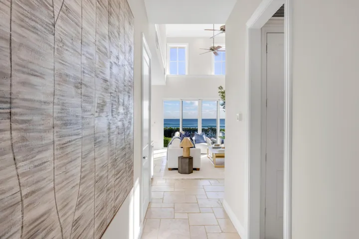 mls_HALLWAY_STRAIGHT_EB