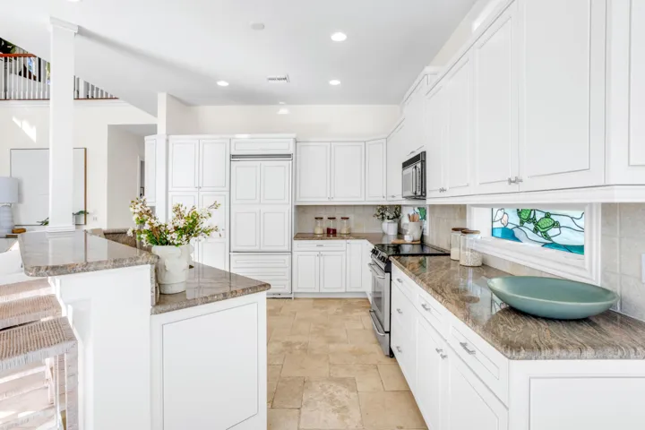 mls_KITCHEN_STRAIGHT_LOOKING_IN_EB