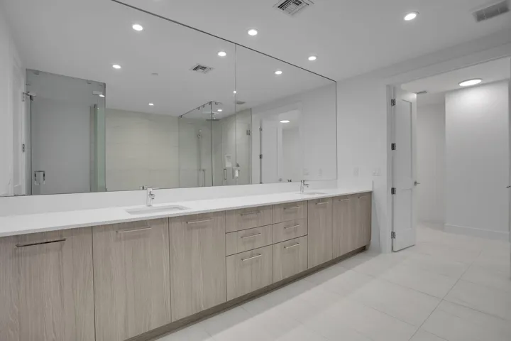 Owner's Bath