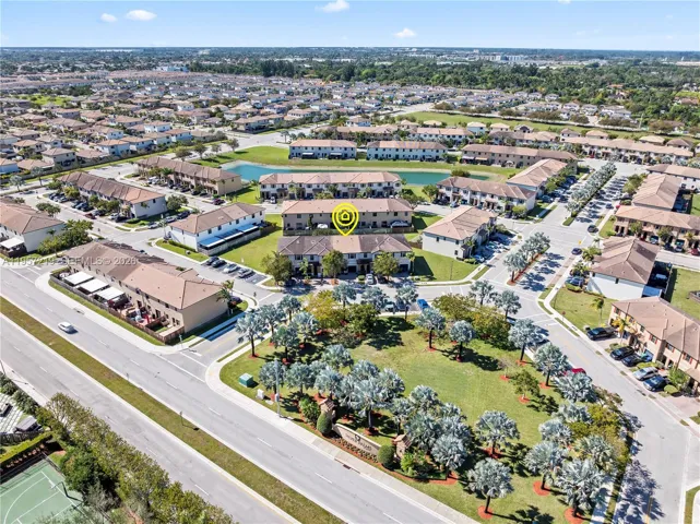 front-facing green area, only 4 TH in the block