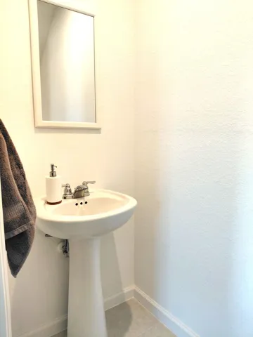 3rd bathroom 1