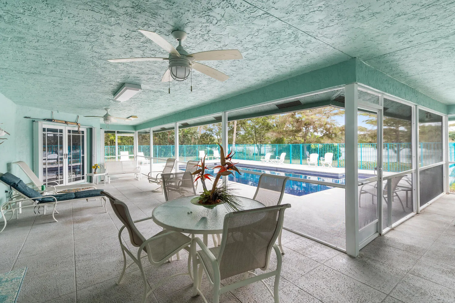 8862 Estate Dr-large-033-032-DSC7886-150