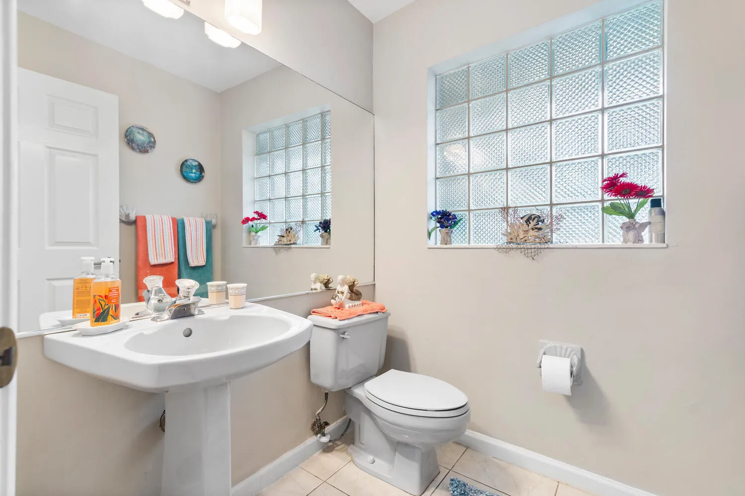 Guest bathroom.