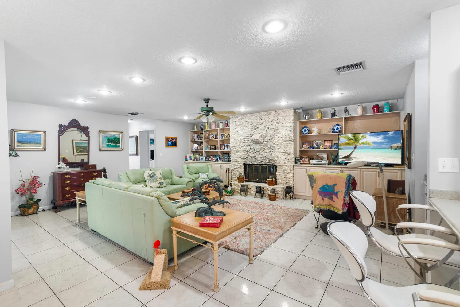 8862 Estate Dr-large-027-027-DSC7860-149