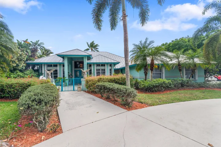 8862 Estate Dr-large-038-037-DSC7915-150