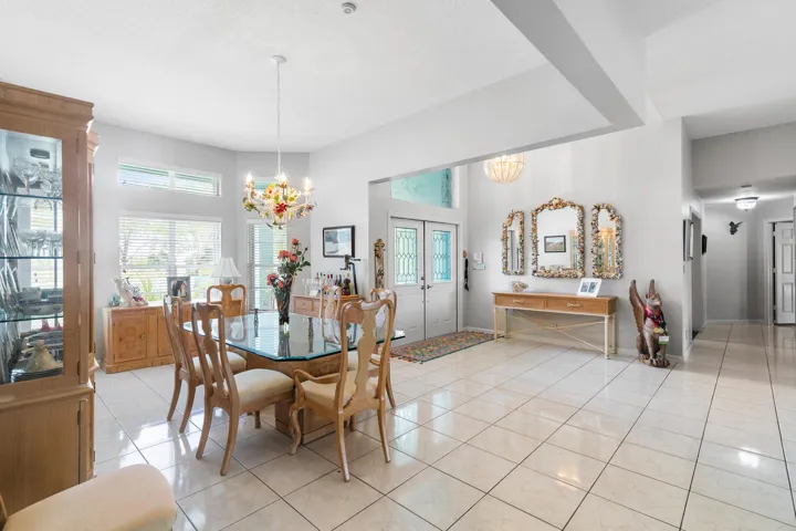 8862 Estate Dr-large-004-003-DSC7741-150