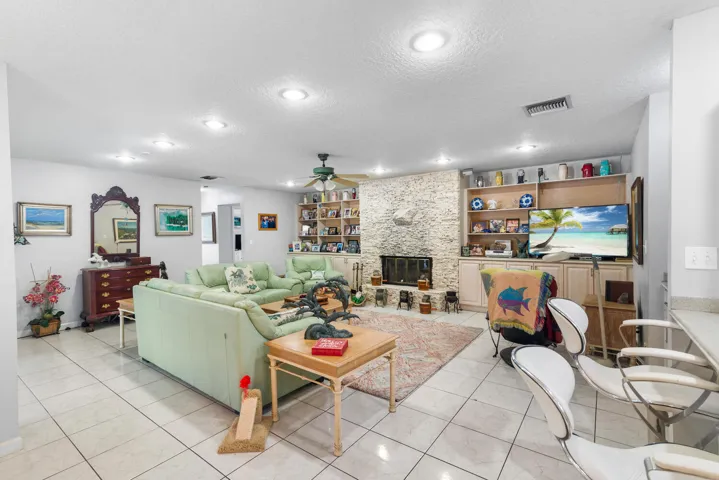 8862 Estate Dr-large-027-027-DSC7860-149