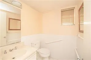 ph16 bathroom