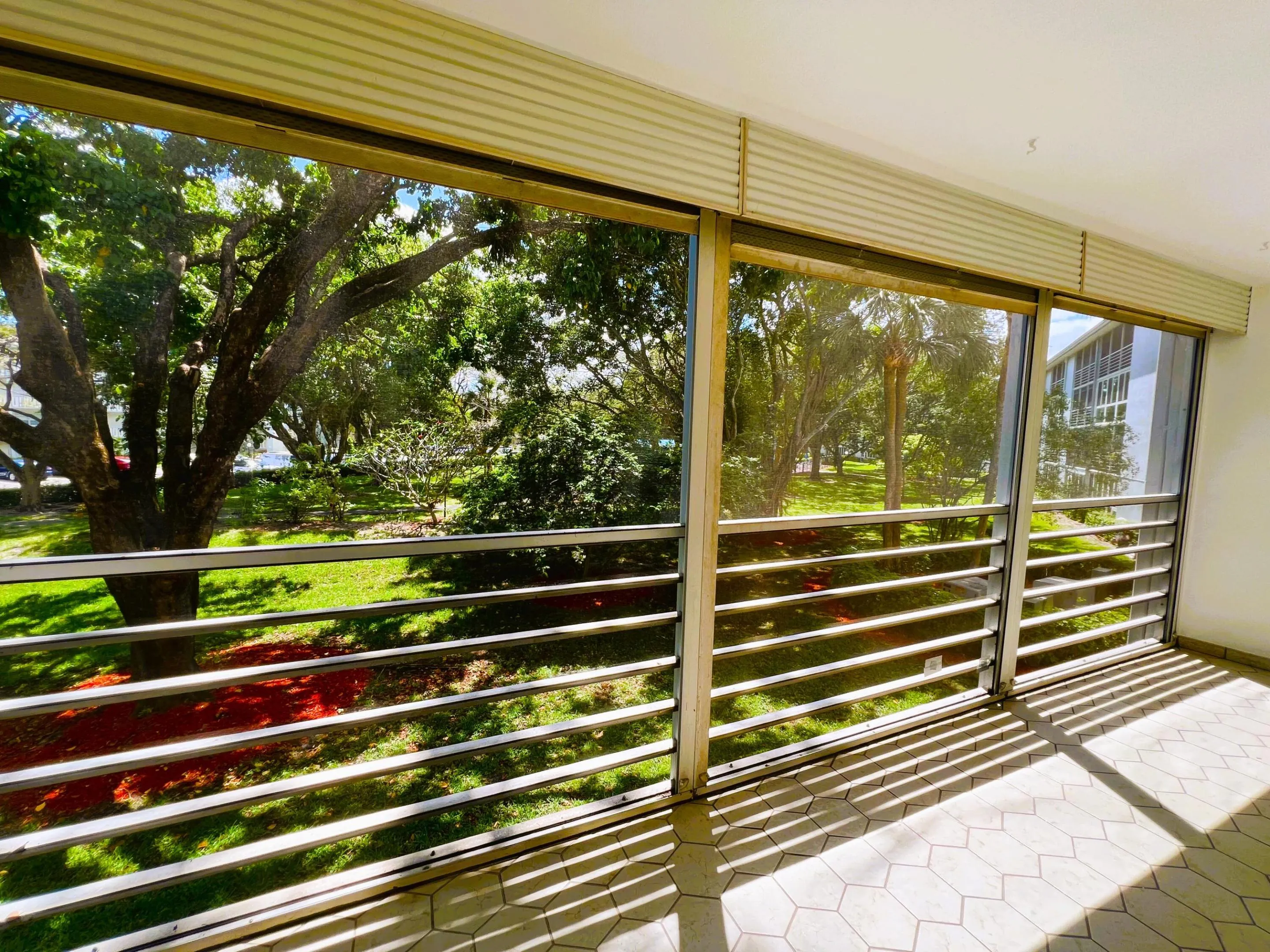 Garden/Pool View