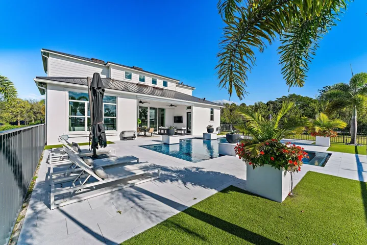 Pool & Deck