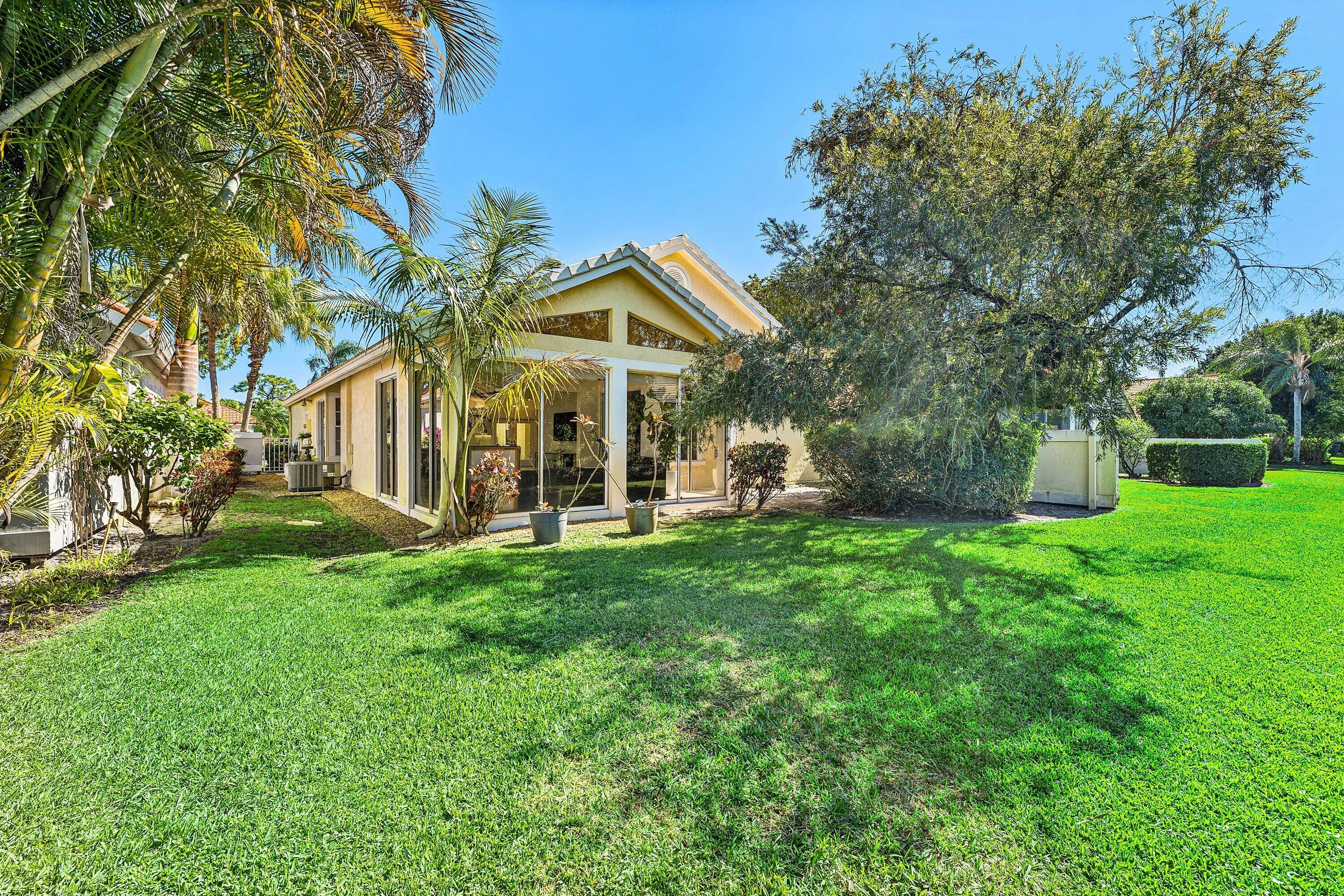 030-13853PalmGrovePlace-PalmBeachGardens