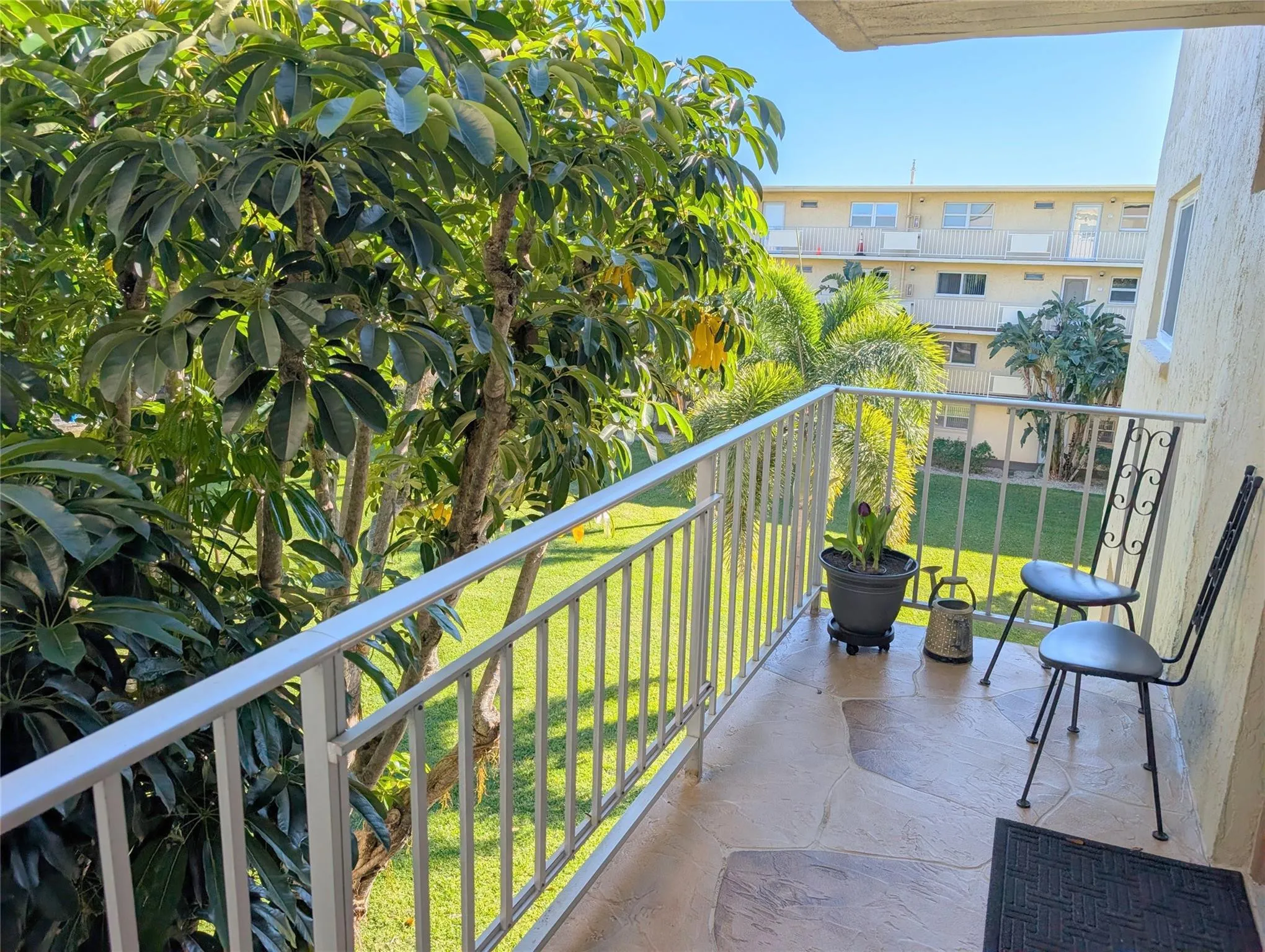 CORNER unit with quiet views on both side