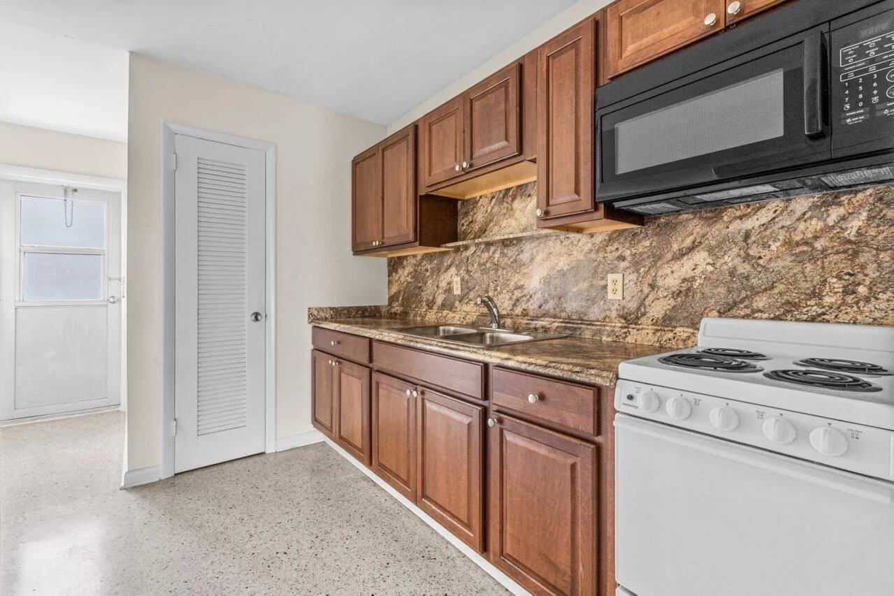 006-751HummingbirdWay-NorthPalmBeach-FL-