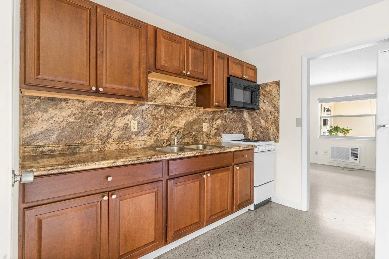 008-751HummingbirdWay-NorthPalmBeach-FL-