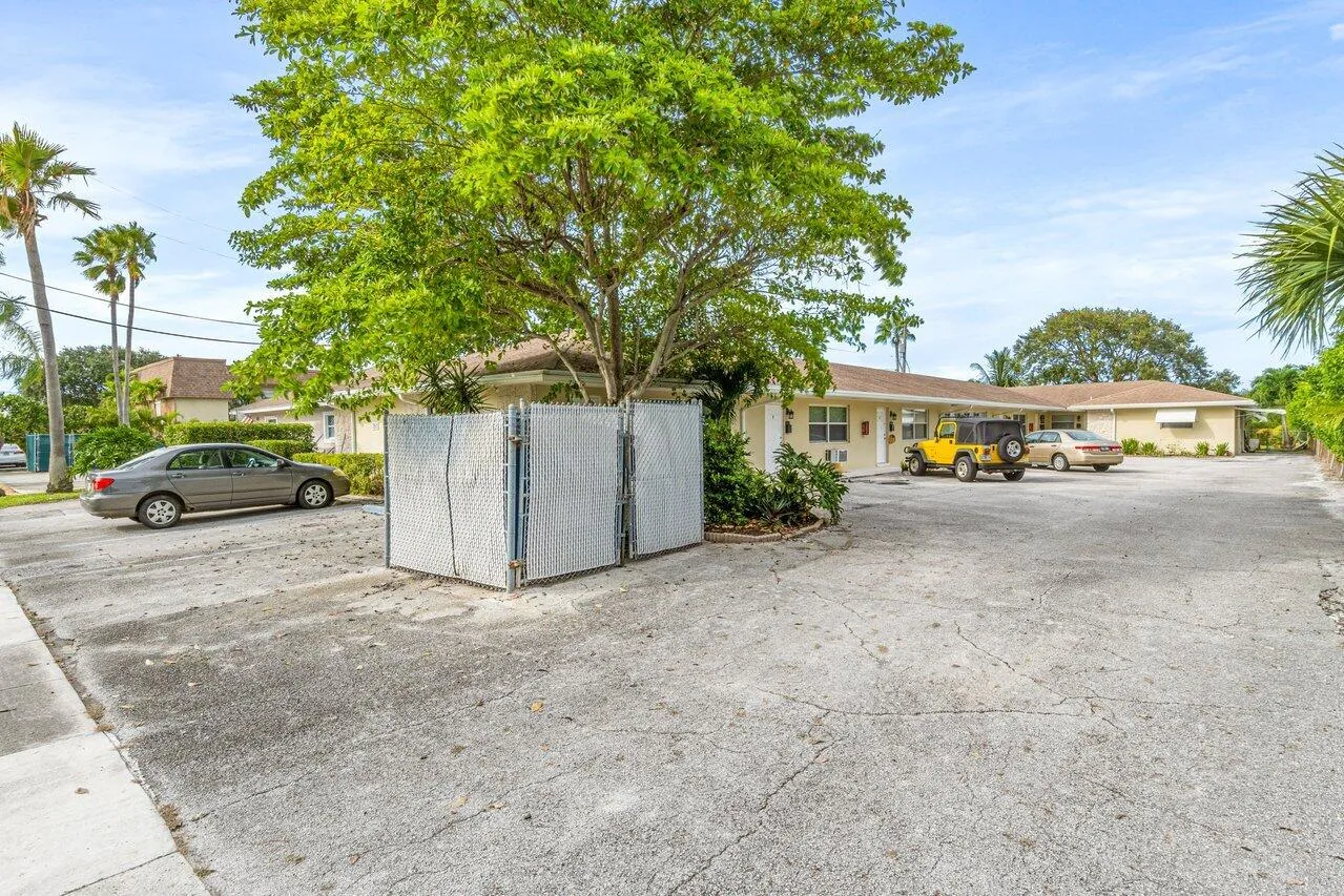 017-751HummingbirdWay-NorthPalmBeach-FL-