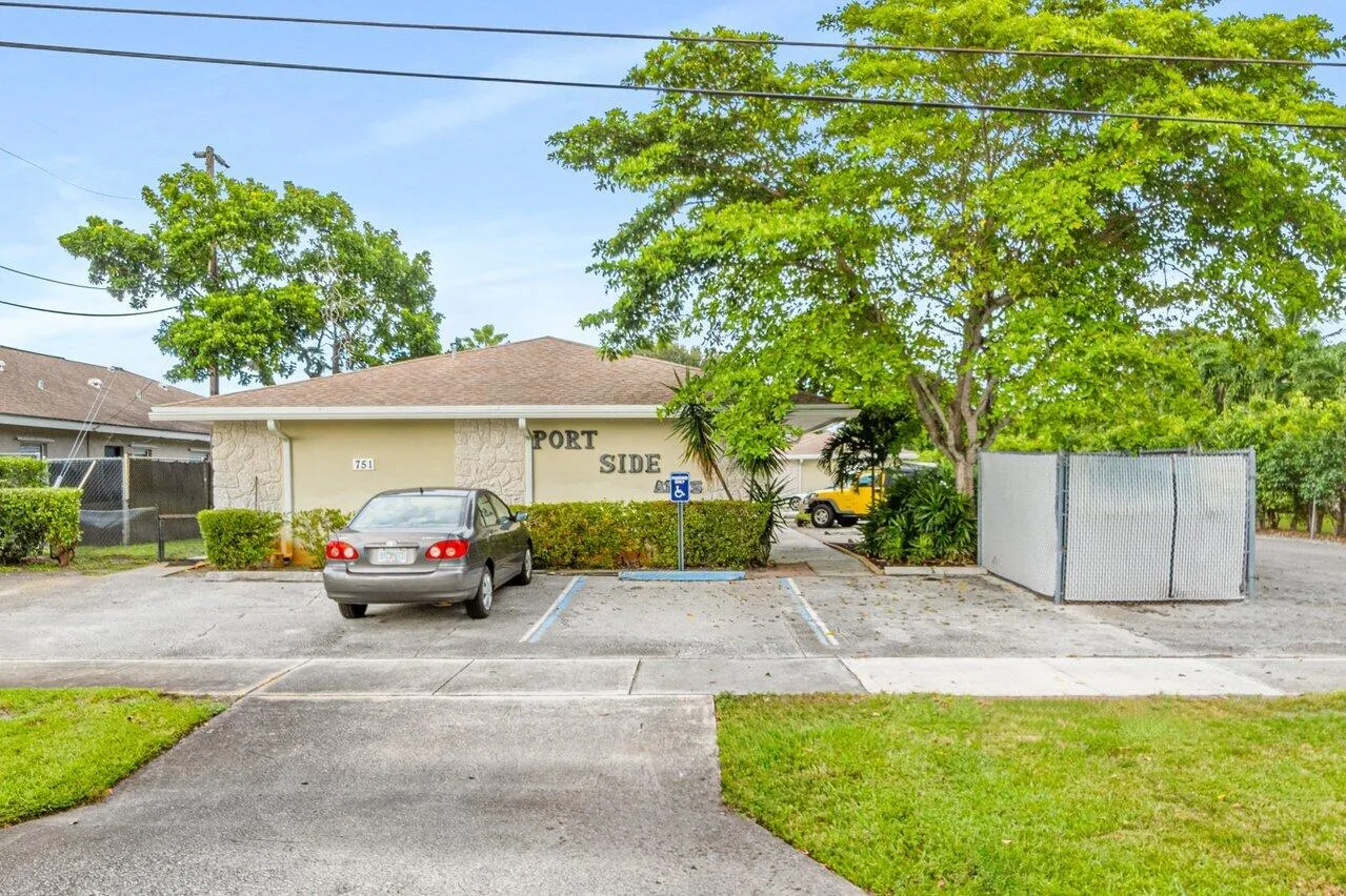 002-751HummingbirdWay-NorthPalmBeach-FL-