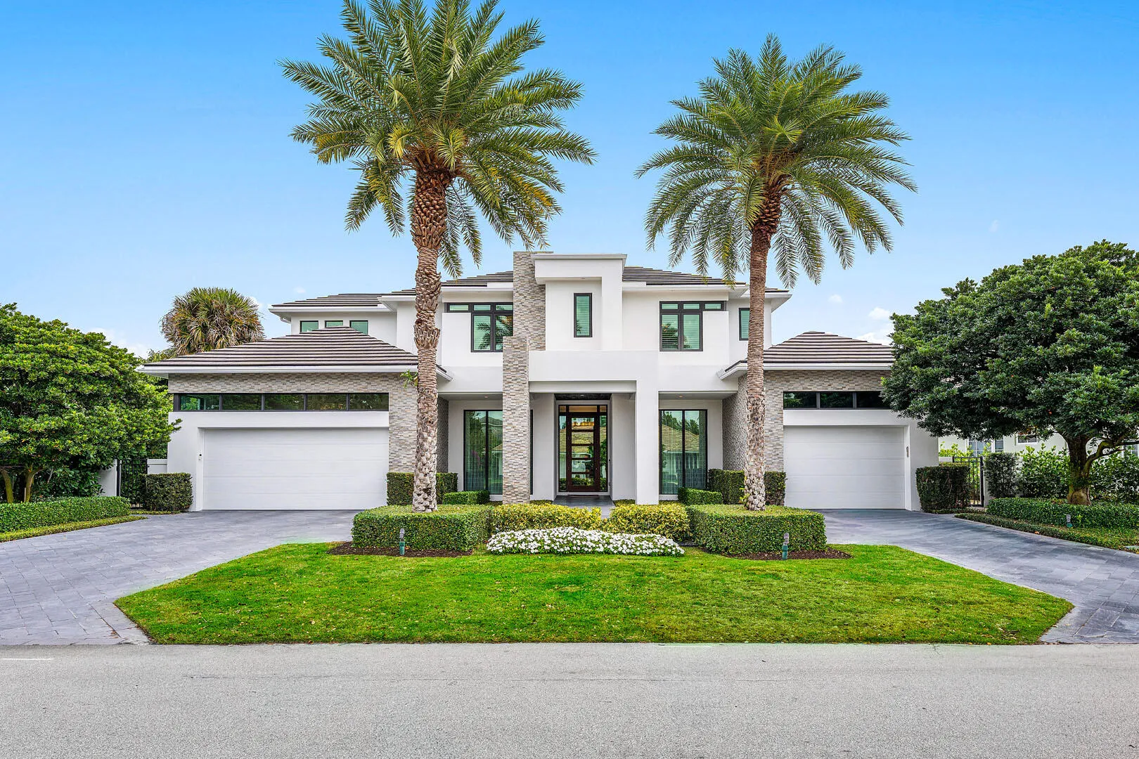 2424_Queen_Palm_Road_02