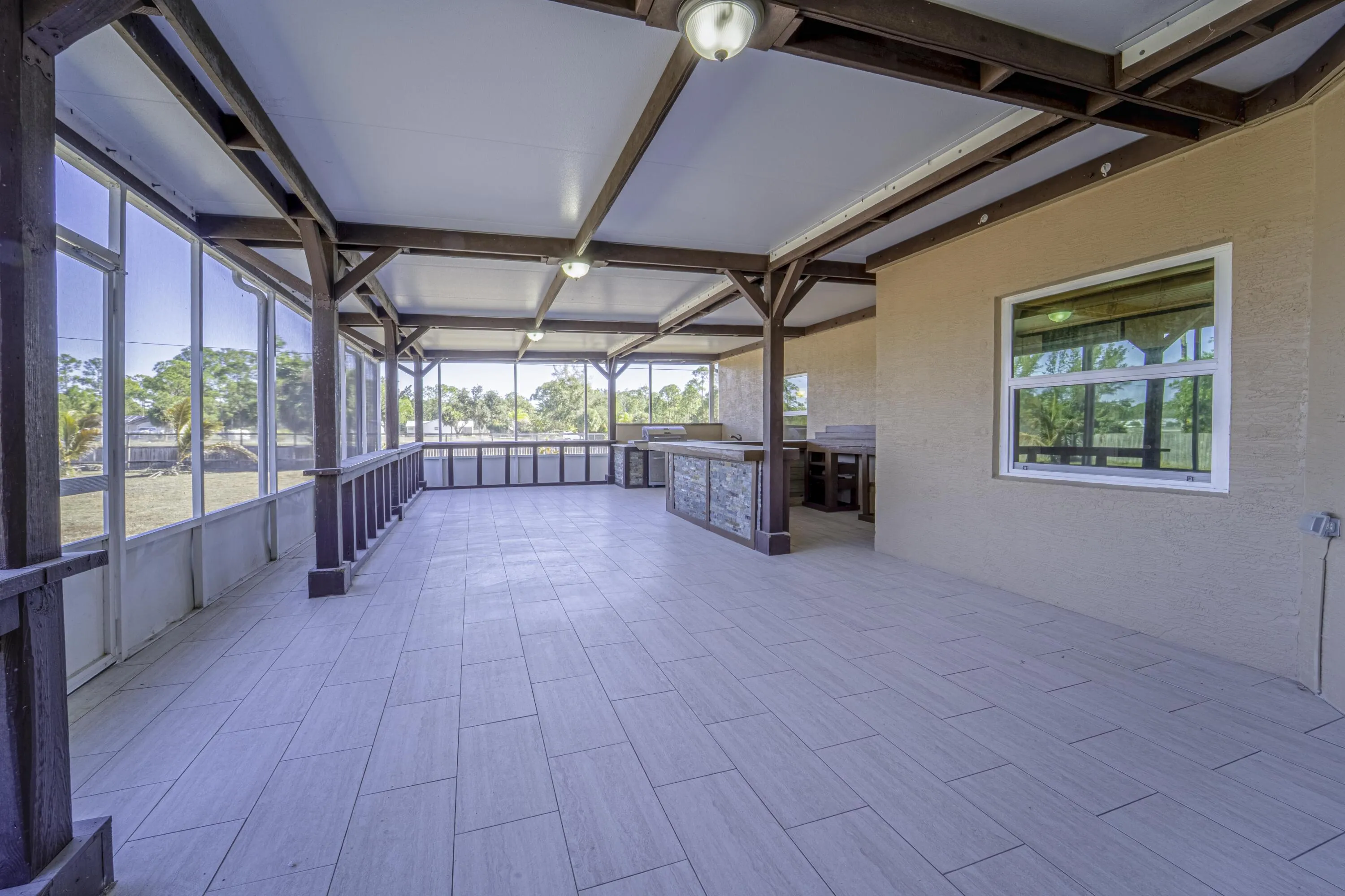 23_covered outdoor space