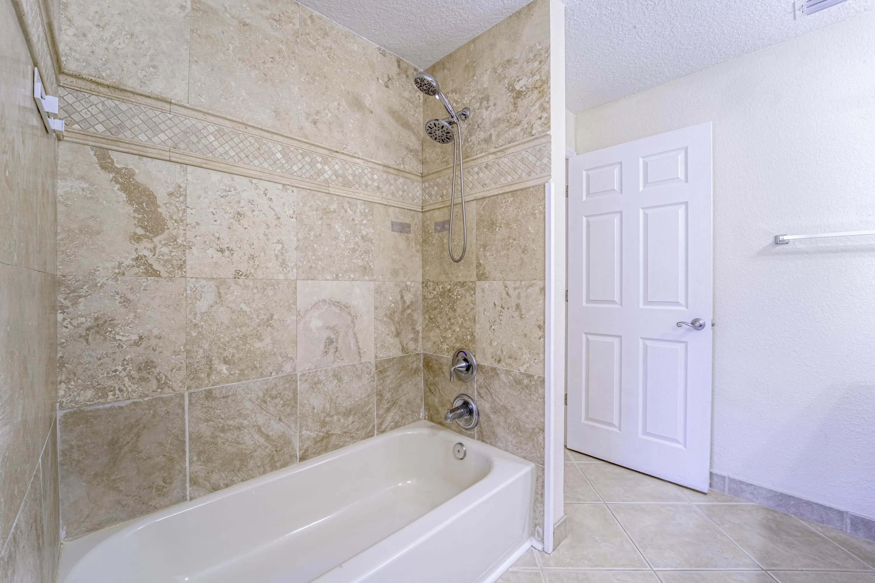 21_main bath