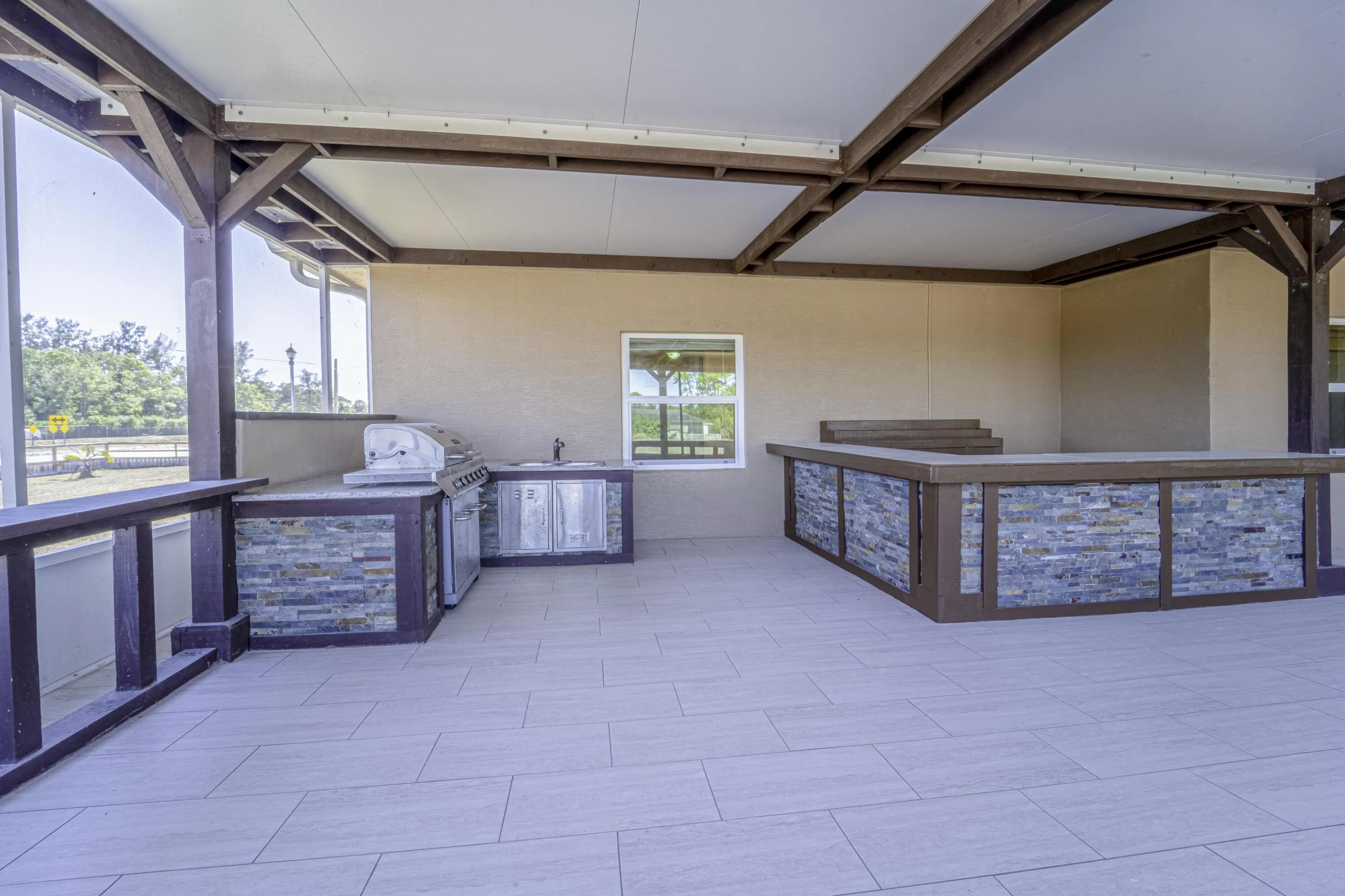 25_outdoor bar