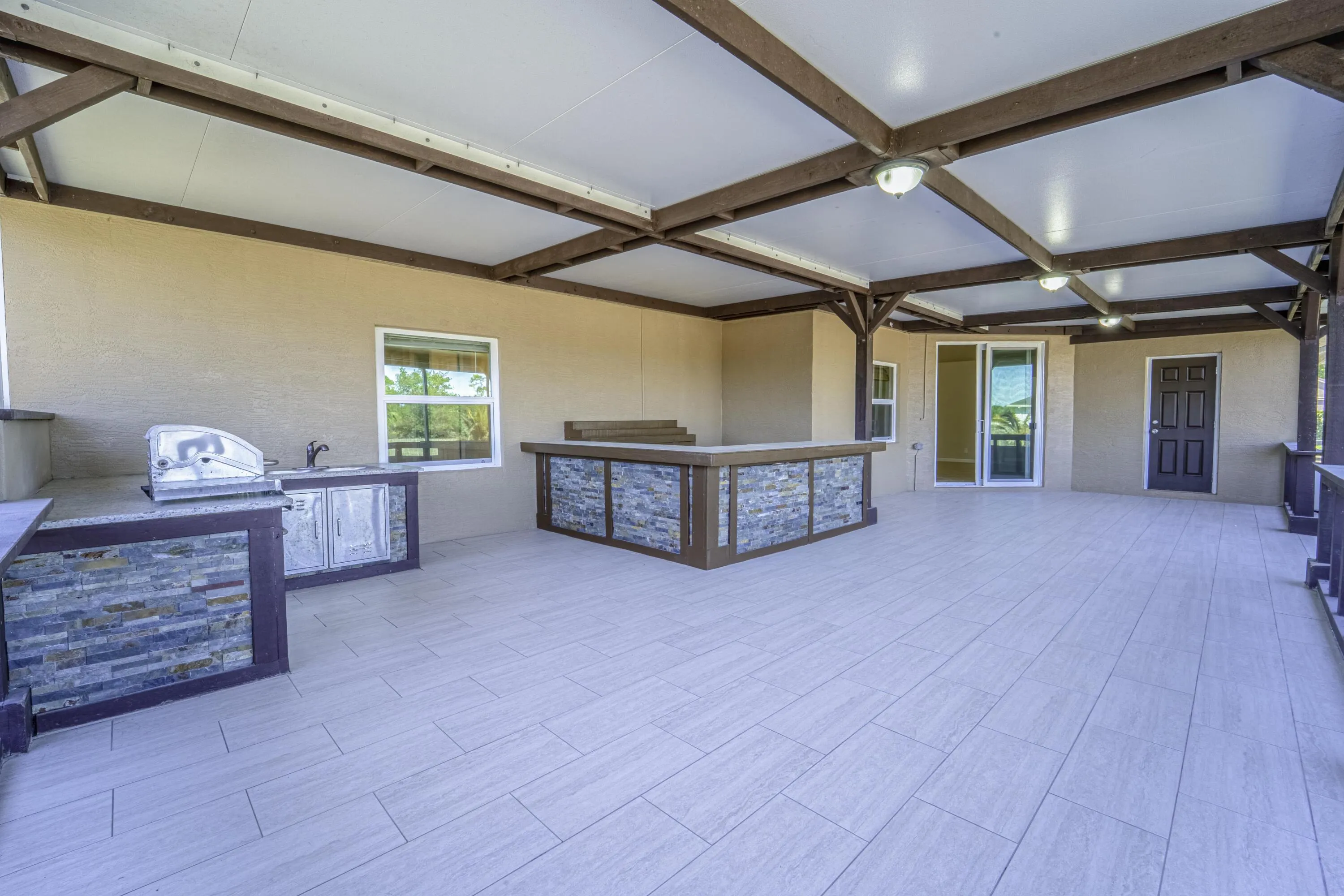 24_covered outdoor space