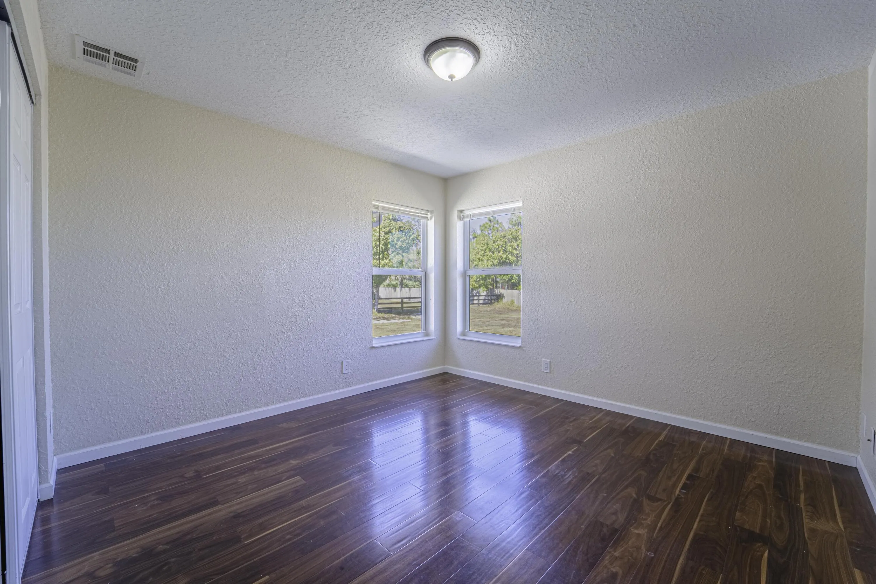19_bedroom