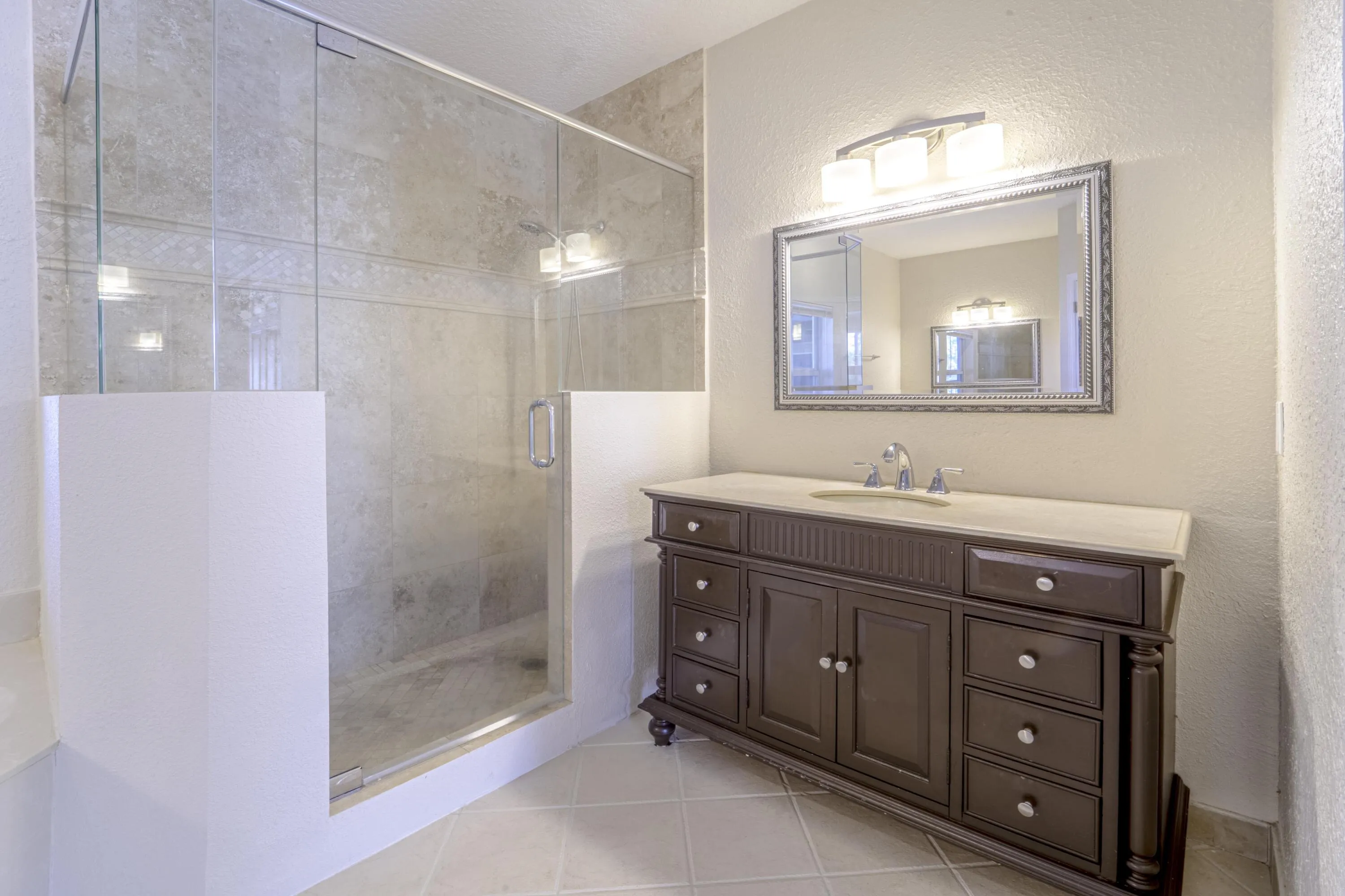 9_pimary bathroom