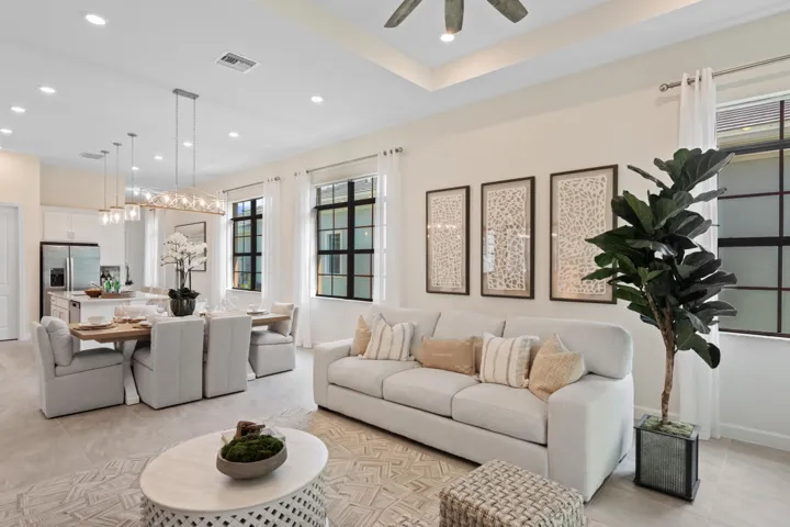 PBH_Tesoro_Angelo_Pic_Living_Dining_1of3