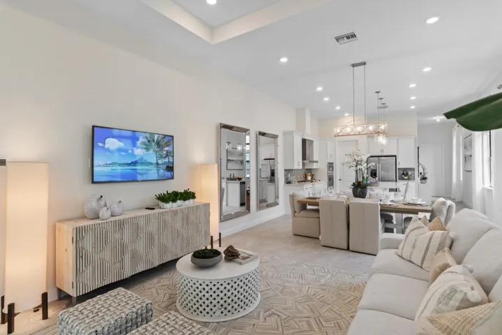 PBH_Tesoro_Angelo_Pic_Living_Dining_2of3