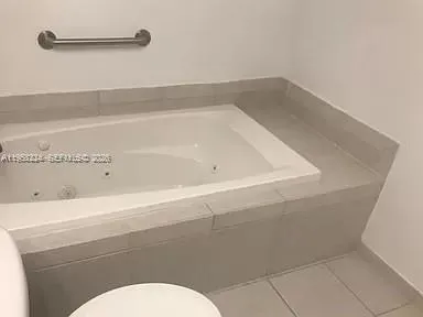 JACUZZI TUB