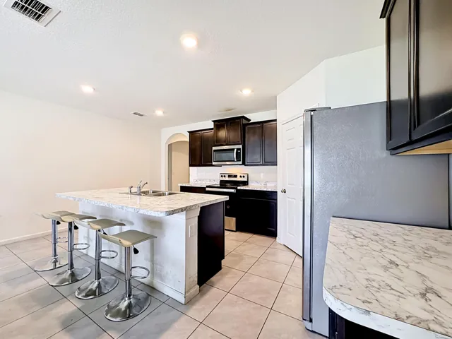 525 SW Twig Avenue-21