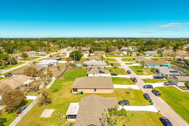525 SW Twig Avenue-71
