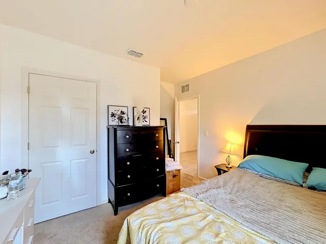 525 SW Twig Avenue-46