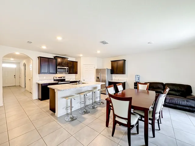 525 SW Twig Avenue-24