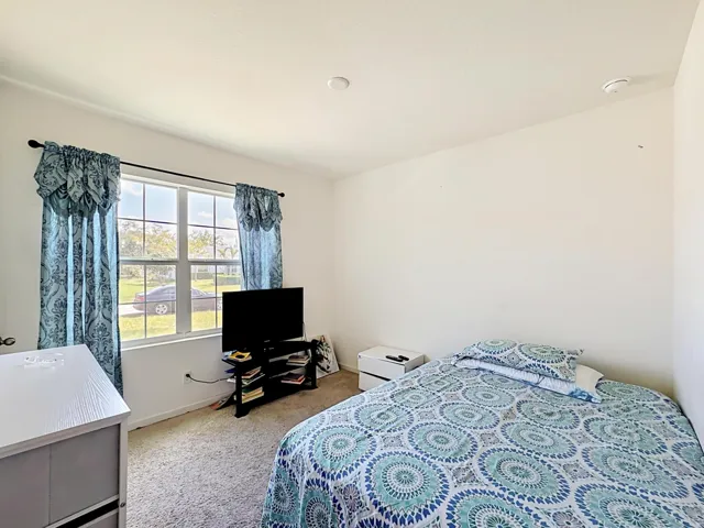 525 SW Twig Avenue-47