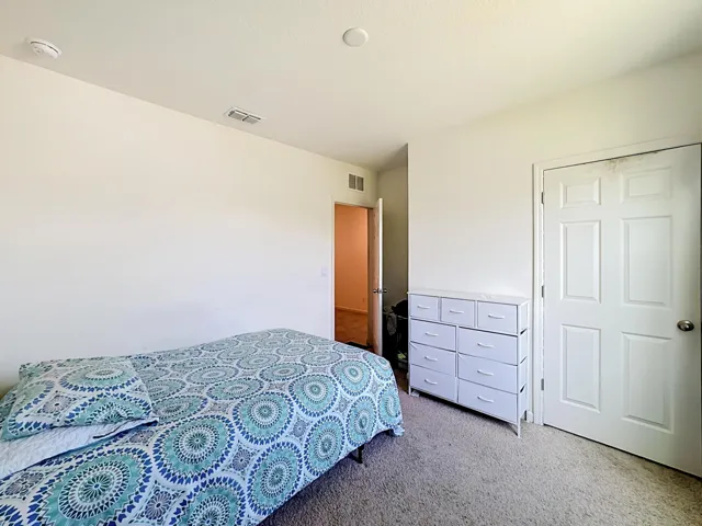 525 SW Twig Avenue-49