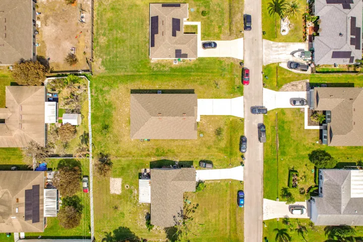 525 SW Twig Avenue-70