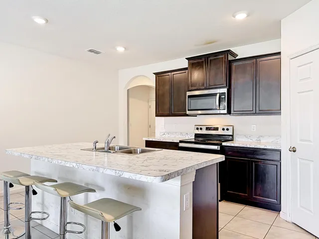 525 SW Twig Avenue-20