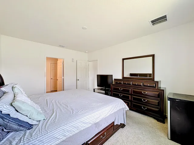 525 SW Twig Avenue-37