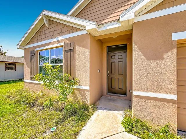 525 SW Twig Avenue-11