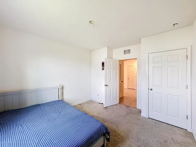 525 SW Twig Avenue-31