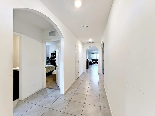 525 SW Twig Avenue-15