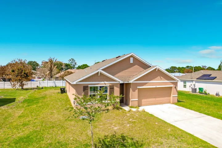 525 SW Twig Avenue-3