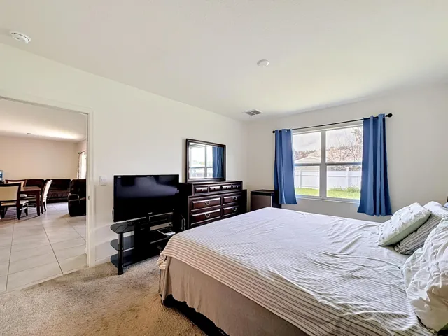 525 SW Twig Avenue-33