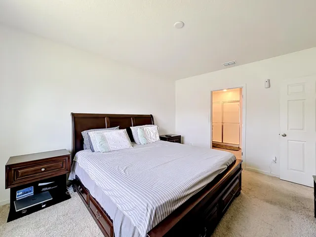 525 SW Twig Avenue-36